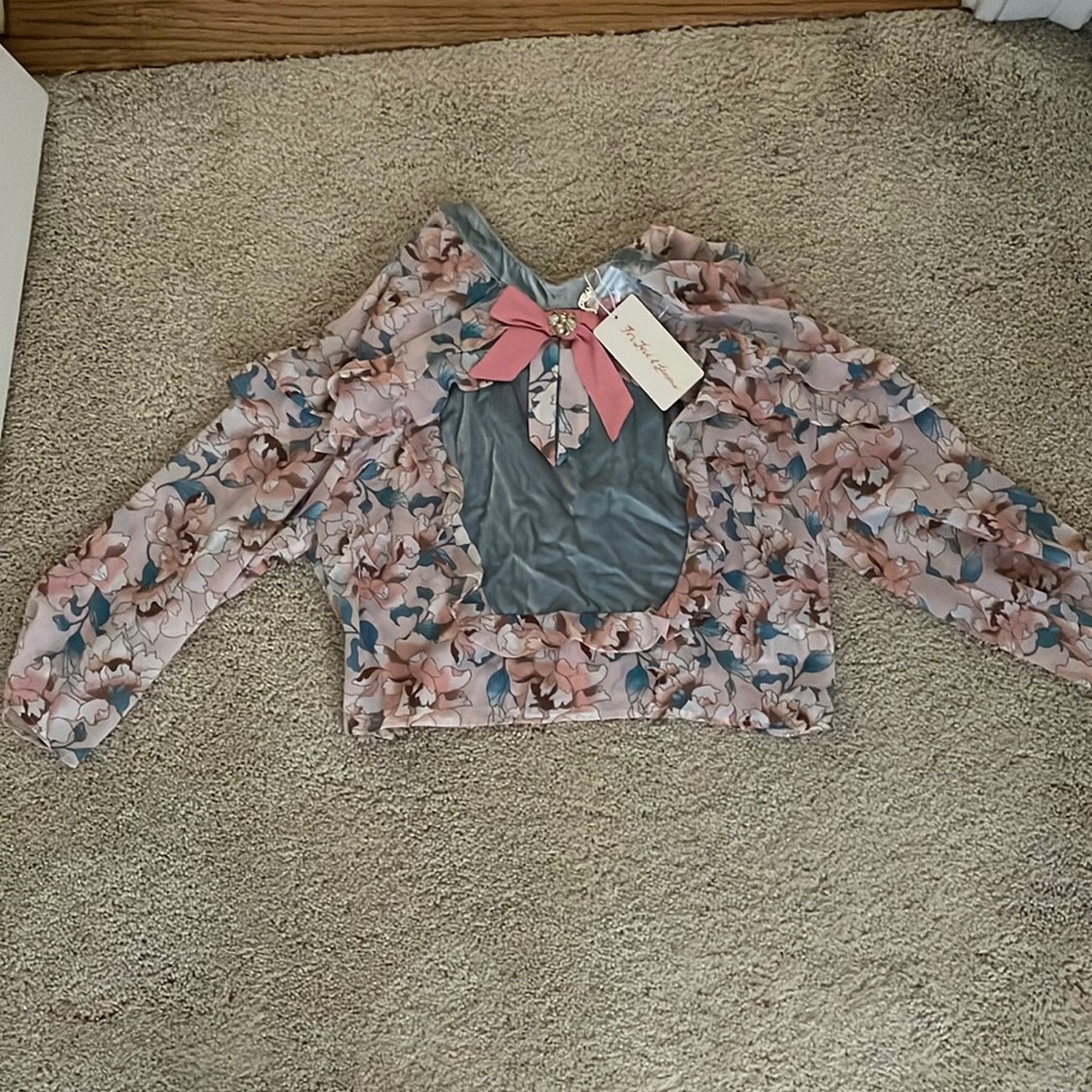 Gorgeous FLL floral cropped blouse with velvet and bumble bee details